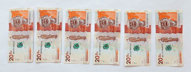 Imagen en donde se presenta la orientación correcta de los billetes