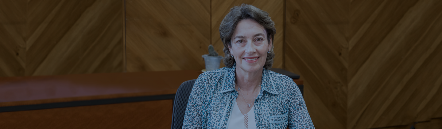 Fotografía en color de Marcela Ocampo, Gerente Ejecutiva