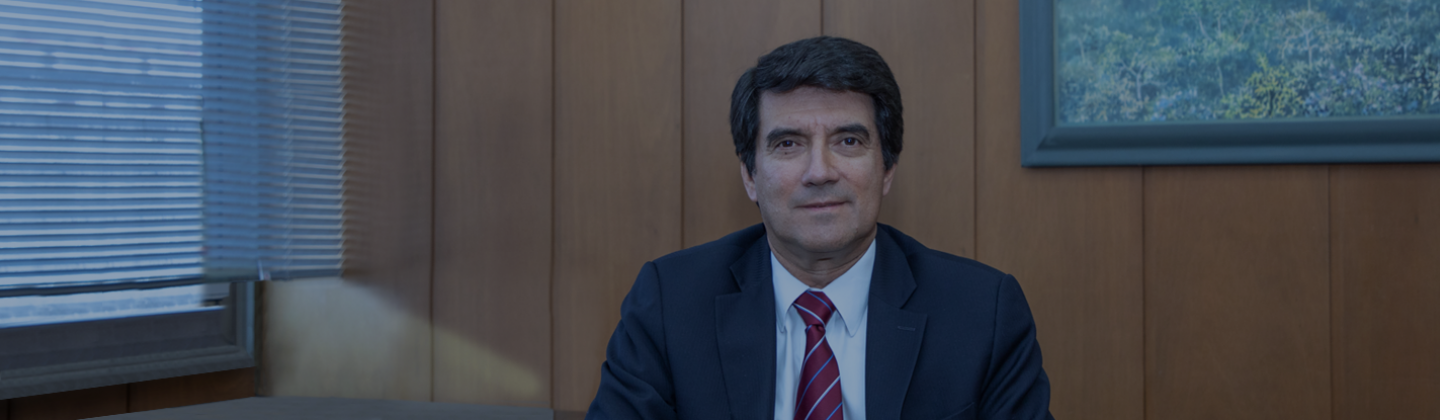 Fotografía de Néstor Plazas, Subgerente Industrial y de Tesorería