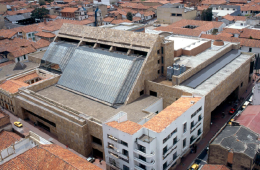 imagen fachada de la Biblioteca Luis Ángel Arango - Bogotá