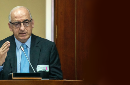 Fotografía de Leonardo Villar durante su intervención.