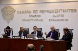 Fotografía de Leonardo Villar durante su intervención