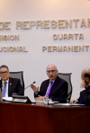 Fotografía de la sesión de debate de control político sobre el impacto fiscal, presupuestal y financiero de las recientes decisiones de política monetaria, citada para el miércoles 15 de abril por la Comisión Cuarta Constitucional Permanente de la Cámara de Representante